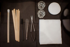 A table with chopsticks, napkins and toothbrushes.