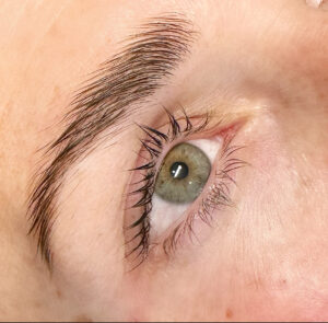 A close up of the eye with green eyes