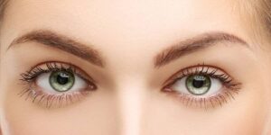A close up of the eyes of a woman